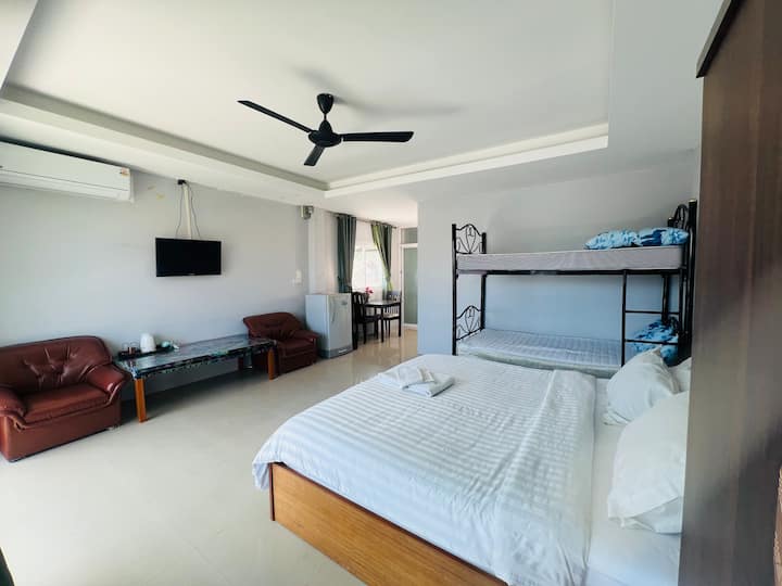 Room 1, photo 1