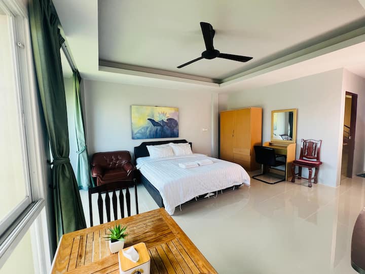 Room 2, photo 1