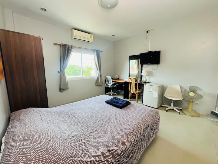 Room 6, photo 3
